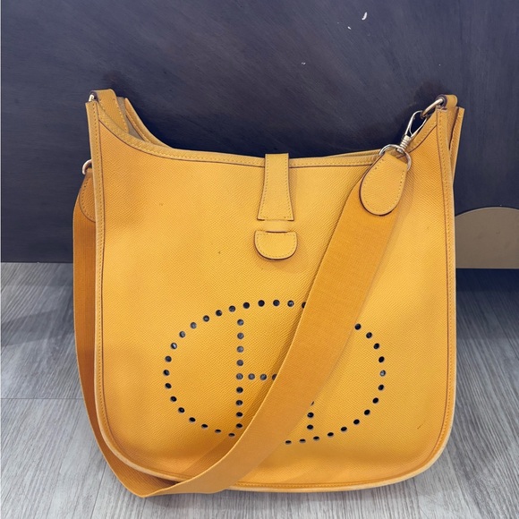 Authentic HERMES EVELYNE GM clemence Jaune Amber yellow crossbody bag - Picture 1 of 14